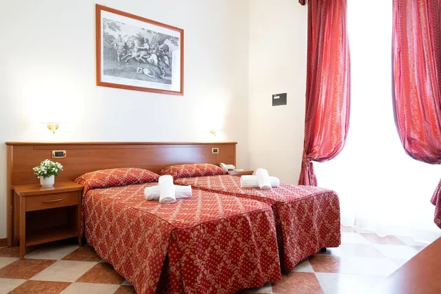 Room, Double Bed, Hotel Romantica 8/10