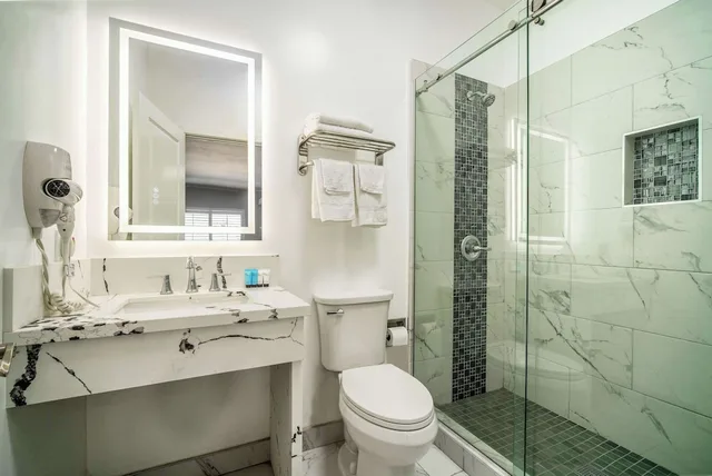 غرفة قياسية بسريرين كوين، Rodeway Inn and Suites Pasadena 6/7