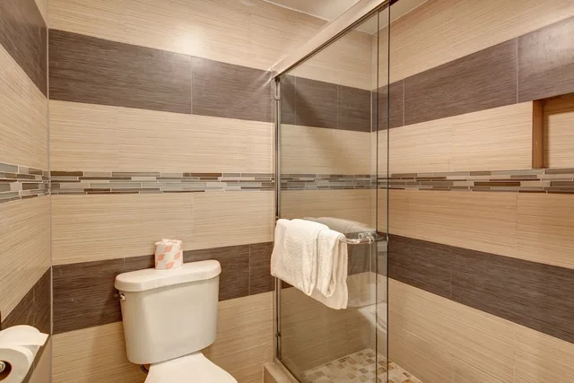 Feature, King Bed, Sofa، Hotel Pacific Manhattan Beach (ex. Crimson Hotel) 6/6
