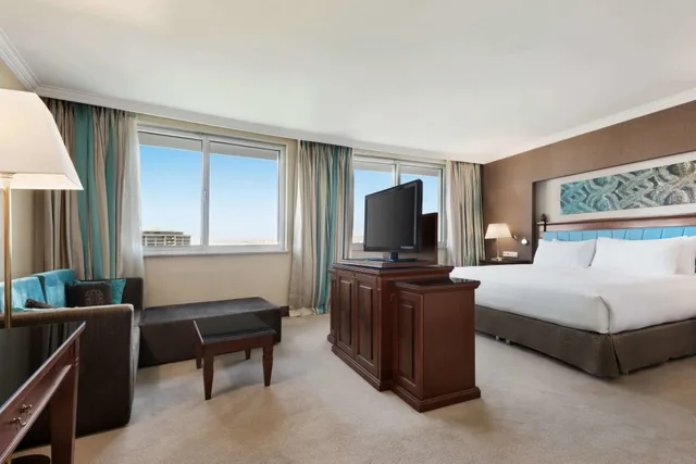 جناح تنفيذي بسرير كينج بشرفة، Wyndham Grand Kayseri 2/5