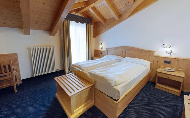 غرفة عائلية بسرير مزدوج وسرير بطابقين، Hotel Madonna Delle Nevi 2/3