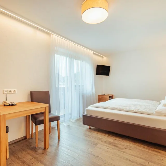 غرفة بسرير مزدوج بشرفة، Hotel Gesser Sillian 2/10