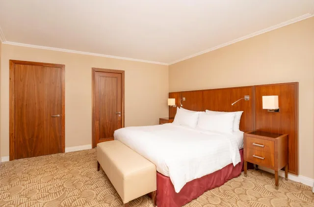 Rose, Suite، Radisson RED London Twickenham 3/8