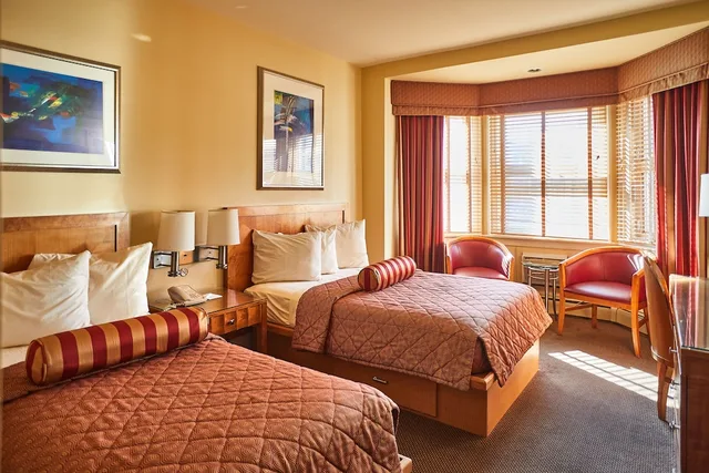 غرفة قياسية بسرير مزدوج وسرير فردي بإطلالة على المدينة، Alexander Inn 1/1
