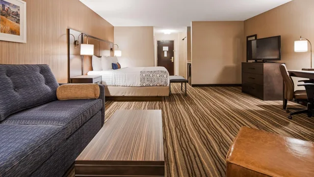 غرفة تنفيذية بسرير كينج، Best Western Plus Calgary Centre Inn 3/6