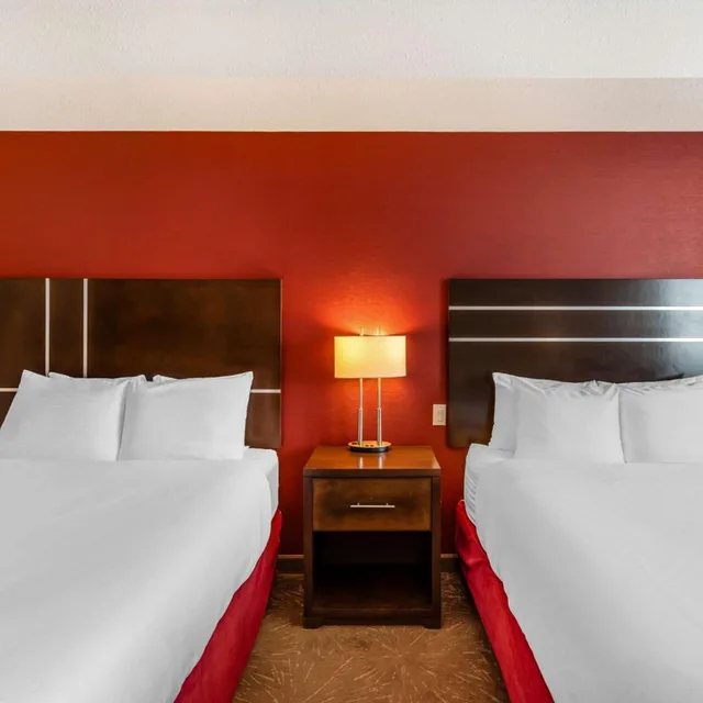 جناح بسرير كوين مع أريكة بمطبخ، Best Western Plus Kindersley Hotel 4/10
