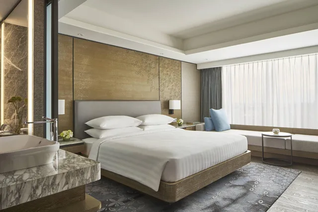 غرفة كلوب بسرير كينج بإطلالة على المسبح، YOGYAKARTA MARRIOTT HOTEL 1/5