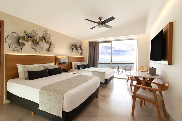 Superior, Deluxe, 2 Double Beds, Ocean Front، Sunset Plaza Beach Resort 1/5