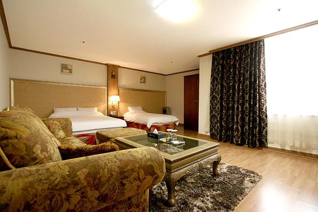 غرفة سوبيريور بسريرين منفصلين، Olympic Hotel 3/9