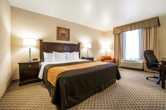 غرفة بسرير كينج لذوي الإعاقة، Comfort Inn And Suites Henderson 1/3