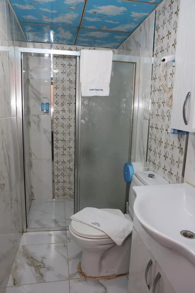 غرفة قياسية ثلاثية بسرير مزدوج وسرير فردي، Adana Saraya Hotel 9/9