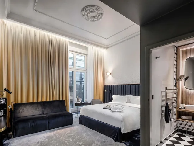 غرفة تنفيذية بسرير كينج مع أريكة، Hotel Century Old Town Prague Mgallery By Sofitel 3/5