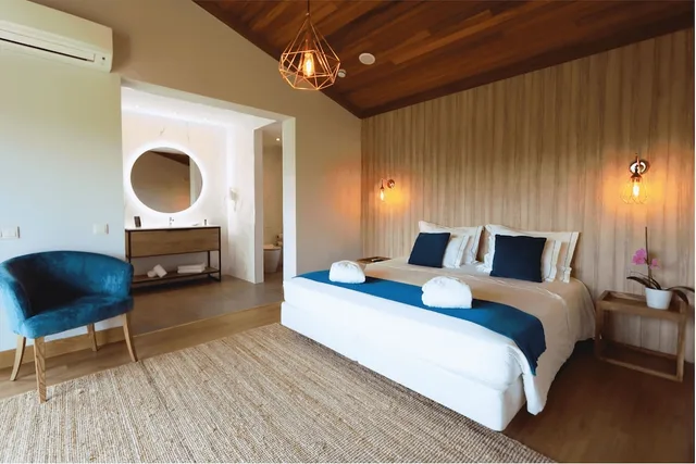 غرفة بسريرين كينج مع أريكة، Agua Hotels Mondim De Basto 3/8