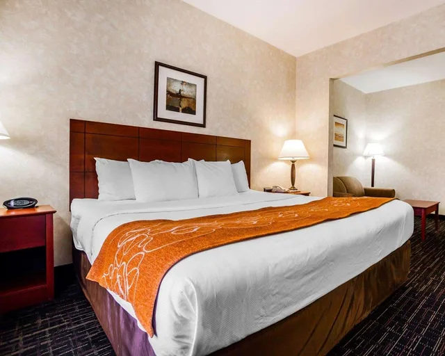 جناح بسرير كينج، Comfort Suites Independence Kansas City 2/3