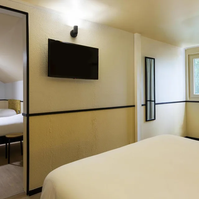Pop, 1 Double and 1 Single Bed، Greet Hotel Villeneuve La Garenne 8/10