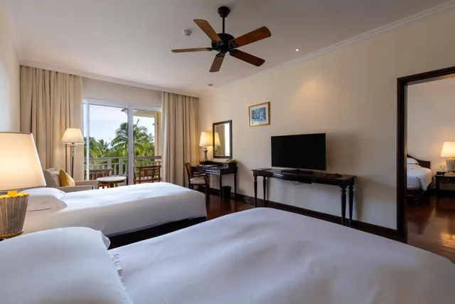 غرفة عائلية ثلاثية بسريرين منفصلين وسرير كينج وسرير بطابقين بشرفة بغرفتي نوم، Sofitel Krabi Phokeethra Golf & Spa Resort 5/10