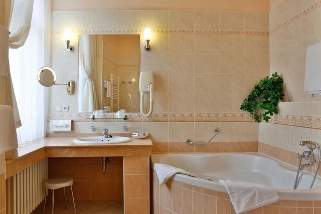 جناح ديلوكس، Hotel Kolonada 3/4