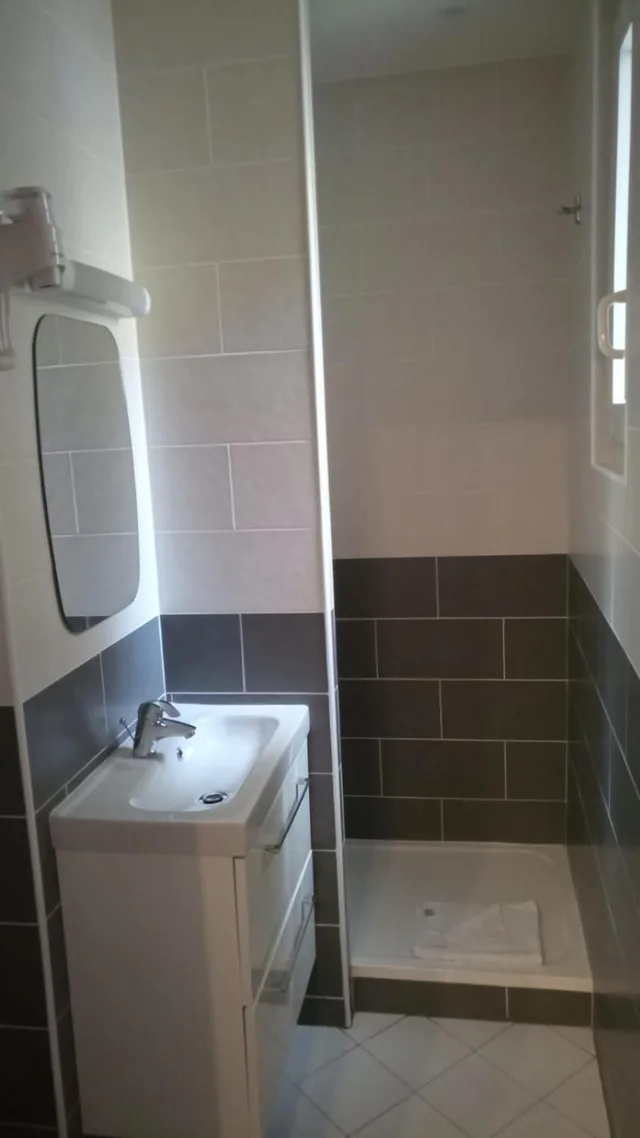 غرفة ثلاثية، HOTEL DE LA PERDRIX ROUGE 6/7