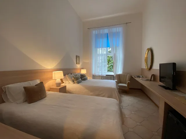 Studio, Suite, King Bed, Boutique Aparthotel And Apartments 2/2