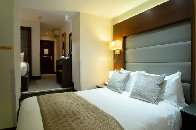 غرفة قياسية ثلاثية، Hyde Park International Hotel 7/10