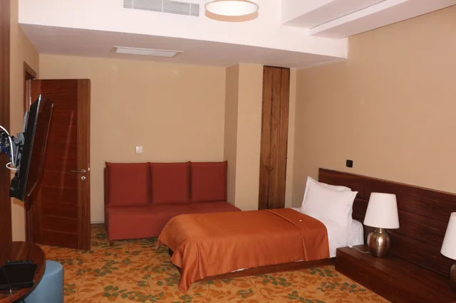 Family, Queen and Twin Beds, Mountain View, El Resort Hotel 1/4