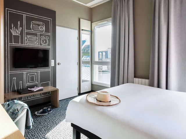 غرفة قياسية بسرير مزدوج وسرير فردي، IBIS SAINT MALO PLAGE 10/10