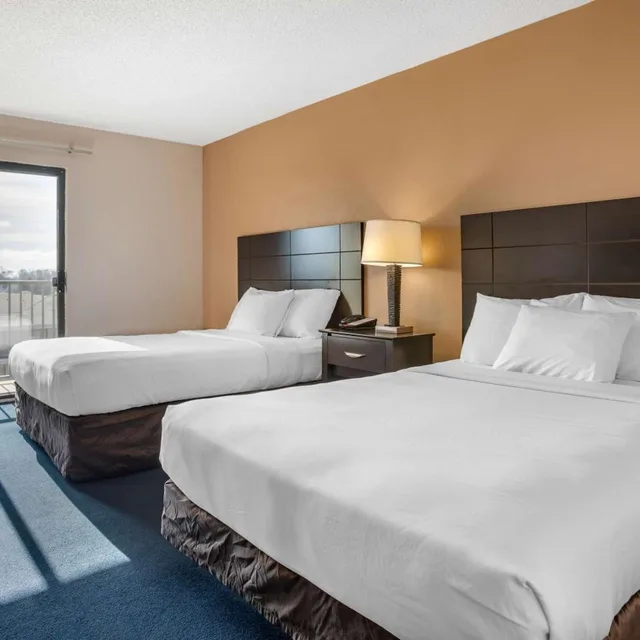 غرفة داخلية قياسية بسريرين مزدوجين، Econo Lodge Inn and Suites Resort Rehoboth Beach 4/10