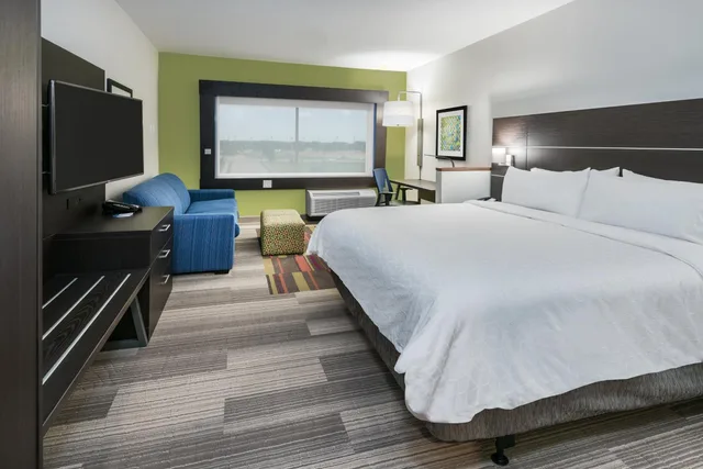 جناح بسرير كينج بغرفة نوم واحدة بحوض استحمام لذوي الإعاقة، Holiday Inn Express & Suites Bryan 1/6