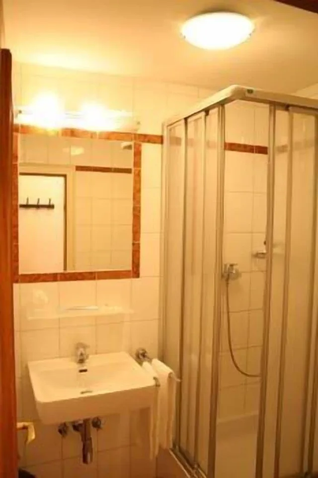 غرفة مفردة، Adlerhof 11/11