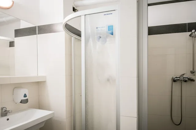 سكن مشترك مختلط بستة أسرّة، Charles Bridge Hostel & Apartments 2/2