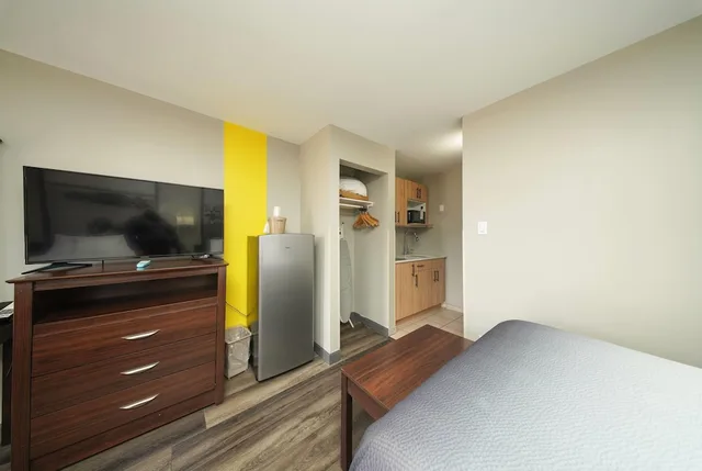 Efficiency, 2 Double Beds، Super 8 By Wyndham Kingston 5/10