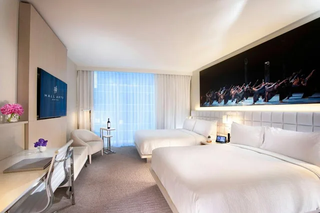 Guest Room, Supreme, 2 Queen Beds, High Floor، HALL Arts Hotel, Dallas, Autograph Collection 1/1