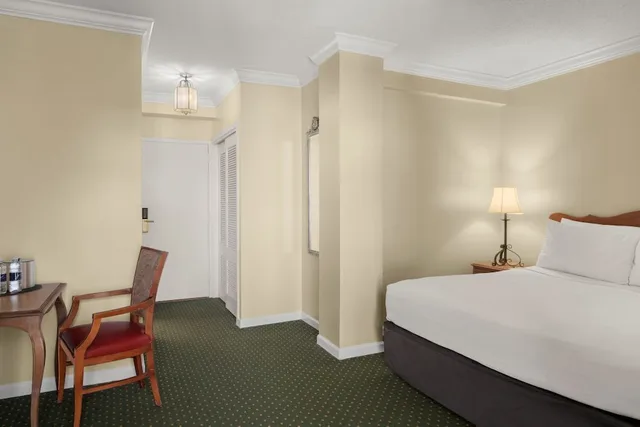 Deluxe, King Bed, City or Courtyard View، Maison Dupuy Hotel 2/6