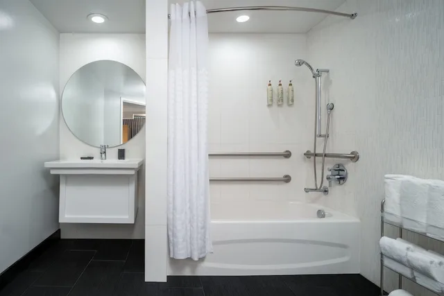 Lanai, 2 Queen Beds, Pool View, Accessible، Renaissance Orlando Resort - Disney Springs Area 2/2