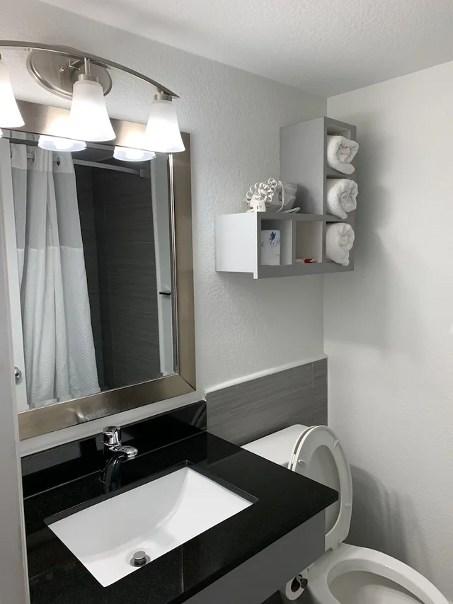 غرفة ديلوكس بسريرين كوين، Arya Blu Inn and Suites (Ex Days Inn Ormond Beach Mainsail Oceanfront) 4/6