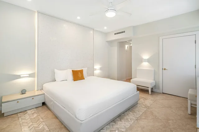 Courtyard, King Bed، Cardozo South Beach 1/6