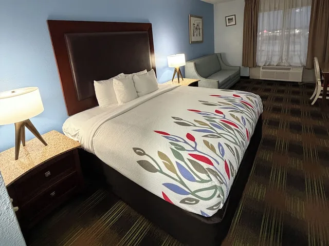 Room, King Bed, Trident Inn and Suites 2/10