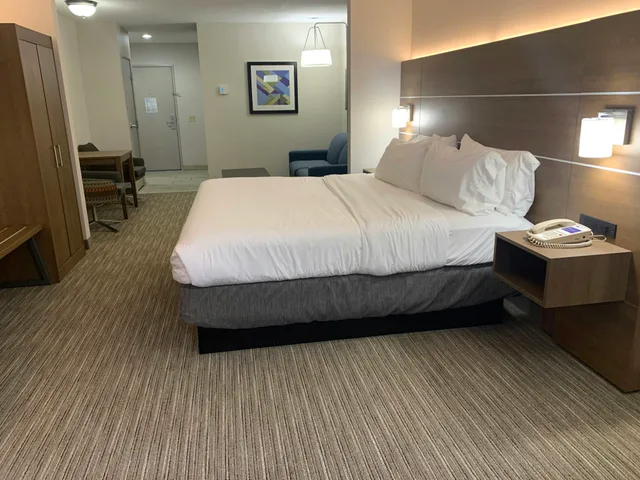 Suite, King Bed, Holiday Inn Express Hotel And Suites Franklin Oil City 1/2