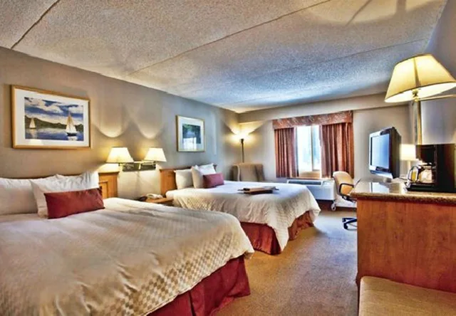 جناح استوديو بسريرين كوين، Humphry Inn Suites 1/3
