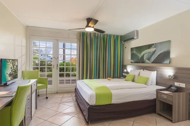 Room, King Bed, Resort View، Lions Dive Beach Resort Curacao 2/5