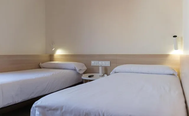 Double Single Use Standard، Hostal Lami 1/7