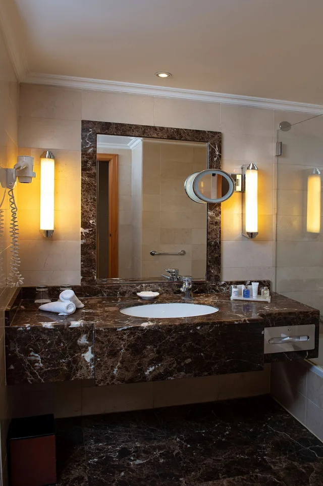 Executive, 2 Queen Beds, Lounge Access, Accessible, Radisson Blu Martinez Beirut 8/8