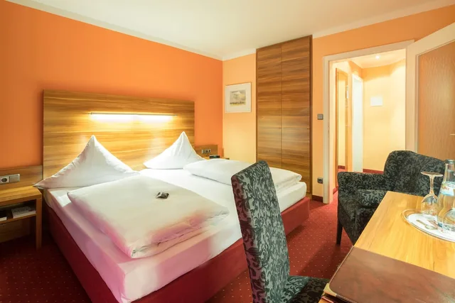 غرفة قياسية بسرير كينج، HOTEL ISARTOR 8/10