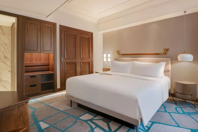 جناح جونيور بسرير كينج مع دخول صالة النادي، LE MERIDIEN JAKARTA 1/3