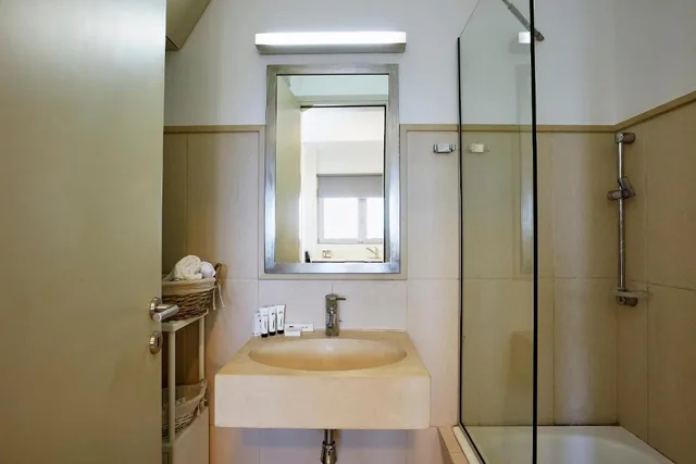 غرفة بسرير مزدوج بإطلالة على البحر، Vivian Art Apartments 4/4