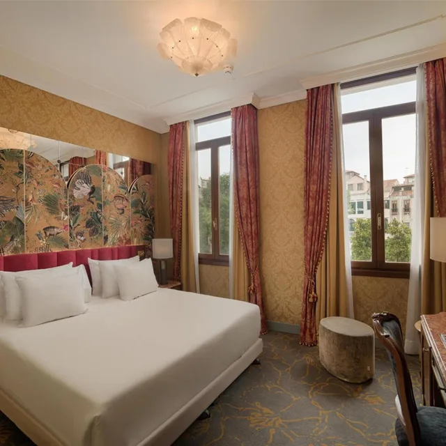 غرفة بريميوم بسرير مزدوج أو سريرين منفصلين بإطلالة على القناة، NH Collection Venezia Grand Hotel Palazzo dei Dogi 1/10