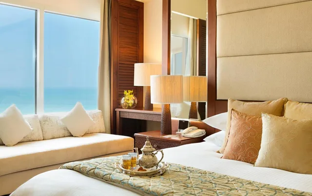 جناح تنفيذي بإطلالة على البحر بمنطقة جلوس، Danat Jebel Dhanna Resort 5/6