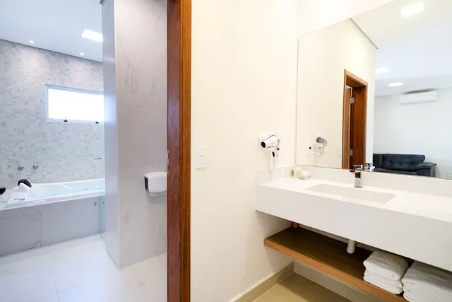 بنغل بريميوم بسرير كوين وسرير فردي، Vinhedo Plaza Hotel 2/2