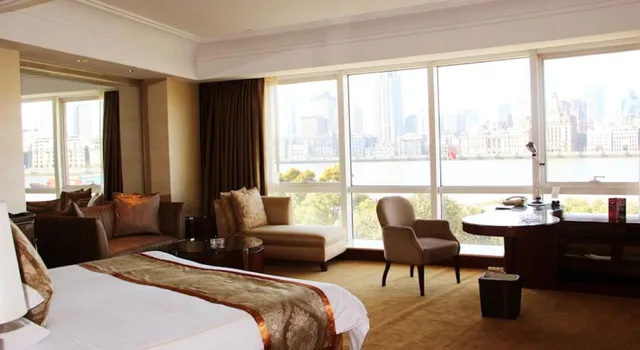 غرفة سوبيريور بسرير مزدوج أو سريرين منفصلين بإطلالة على النهر، Oriental Riverside Hotel Shanghai International Convention Center 2/4