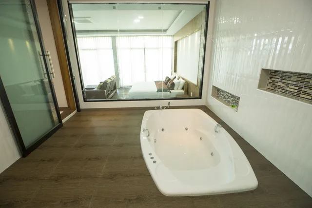 غرفة شهر العسل بسرير كينج بجاكوزي، Mountain Resort Koh Lipe 2/2